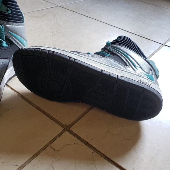Nike High Tops - Picture 2 of 3